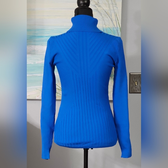 WHBM Long-Sleeve Ribbed Turtleneck Size Medium - Picture 4 of 5